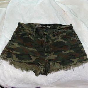 AMERICAN EAGLE DENIM CAMO SHORTS